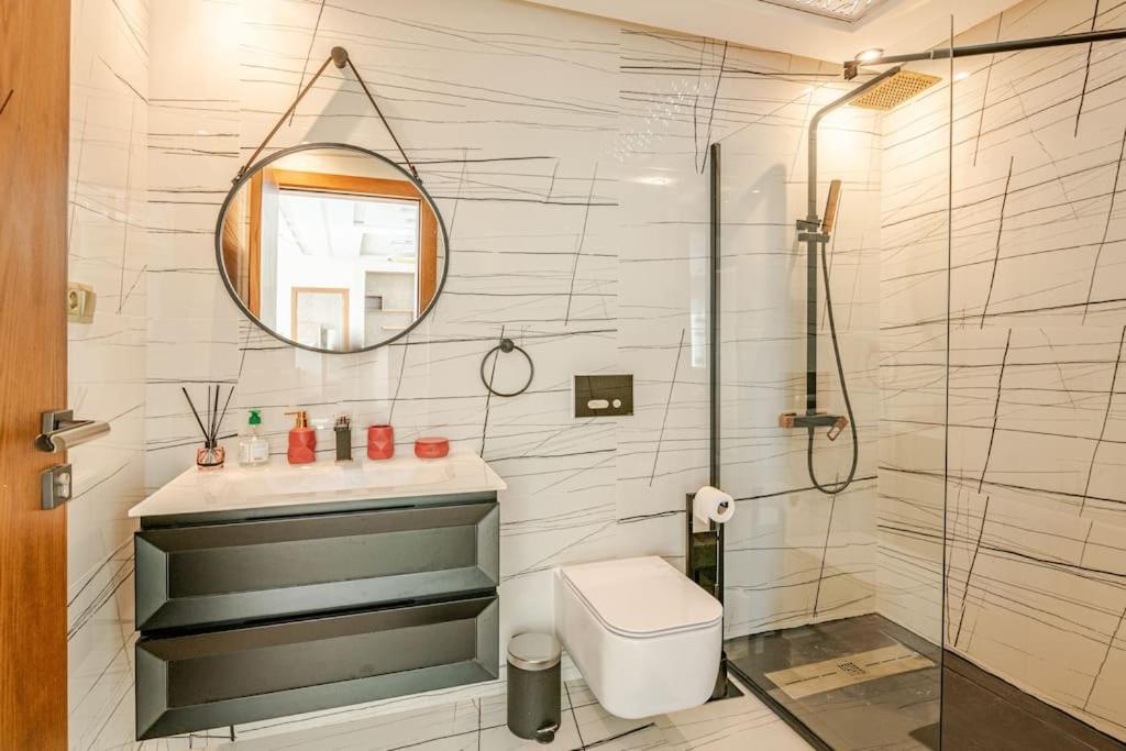 Royale Duplexe Pleine Centre Tanger Apartment Ngoại thất bức ảnh