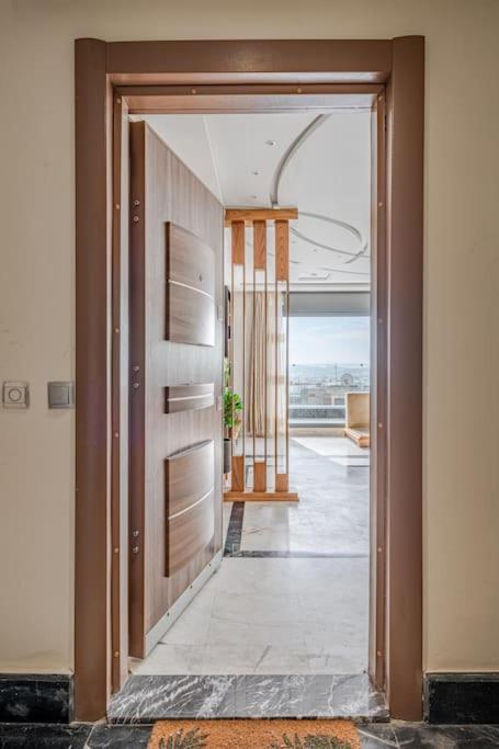 Royale Duplexe Pleine Centre Tanger Apartment Ngoại thất bức ảnh