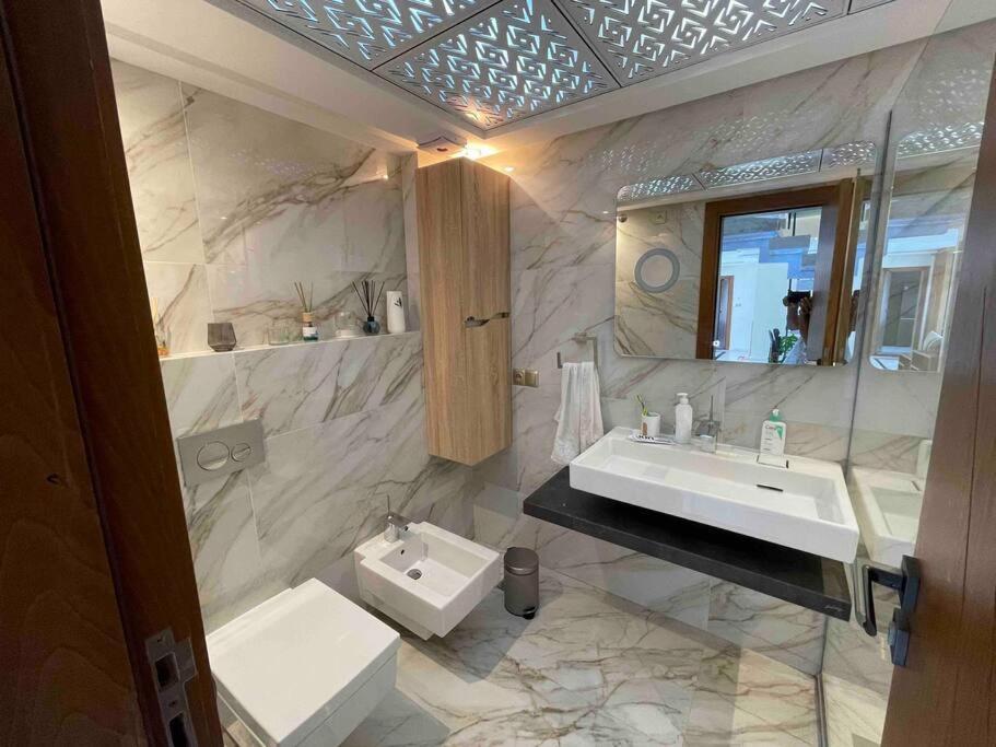 Royale Duplexe Pleine Centre Tanger Apartment Ngoại thất bức ảnh