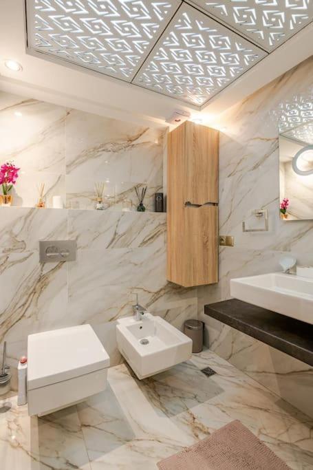 Royale Duplexe Pleine Centre Tanger Apartment Ngoại thất bức ảnh