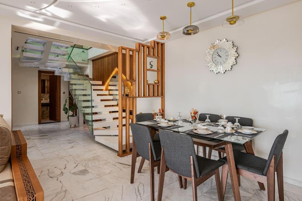 Royale Duplexe Pleine Centre Tanger Apartment Ngoại thất bức ảnh