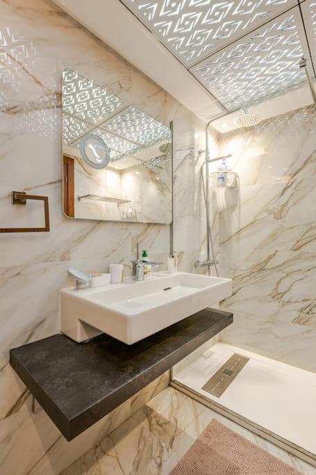 Royale Duplexe Pleine Centre Tanger Apartment Ngoại thất bức ảnh