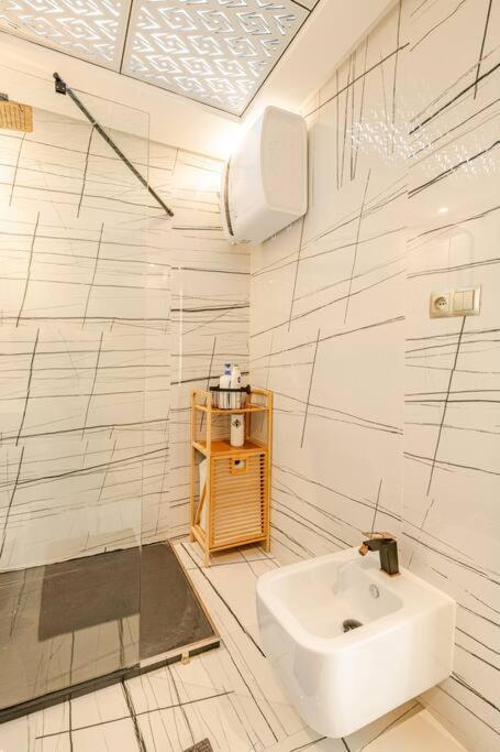 Royale Duplexe Pleine Centre Tanger Apartment Ngoại thất bức ảnh