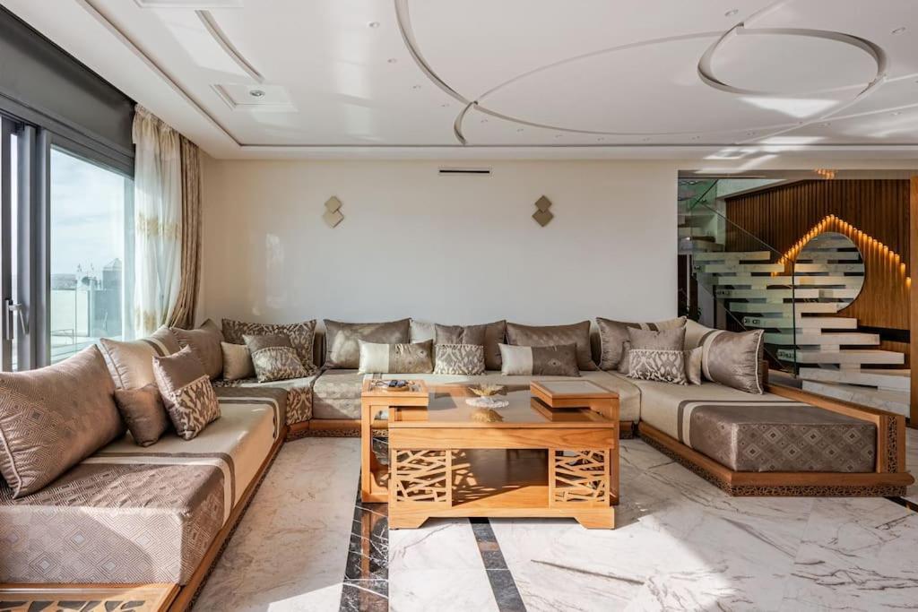 Royale Duplexe Pleine Centre Tanger Apartment Ngoại thất bức ảnh