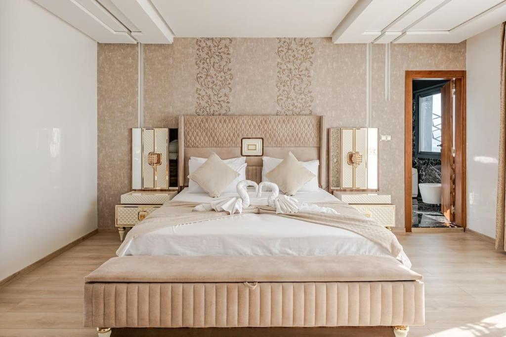 Royale Duplexe Pleine Centre Tanger Apartment Ngoại thất bức ảnh