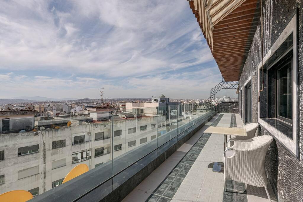 Royale Duplexe Pleine Centre Tanger Apartment Ngoại thất bức ảnh