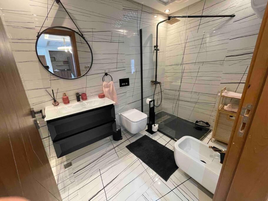 Royale Duplexe Pleine Centre Tanger Apartment Ngoại thất bức ảnh
