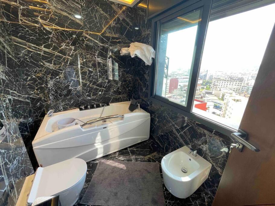 Royale Duplexe Pleine Centre Tanger Apartment Ngoại thất bức ảnh