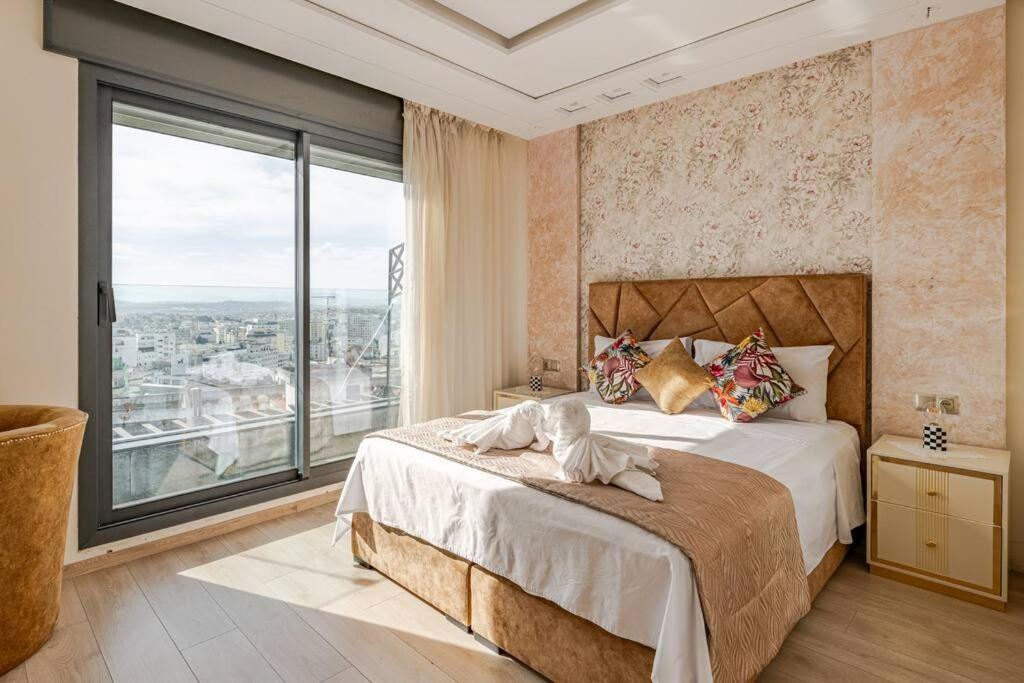 Royale Duplexe Pleine Centre Tanger Apartment Ngoại thất bức ảnh