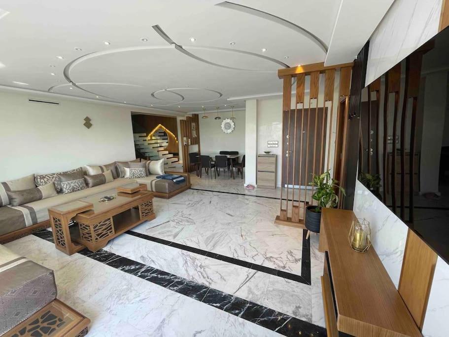 Royale Duplexe Pleine Centre Tanger Apartment Ngoại thất bức ảnh