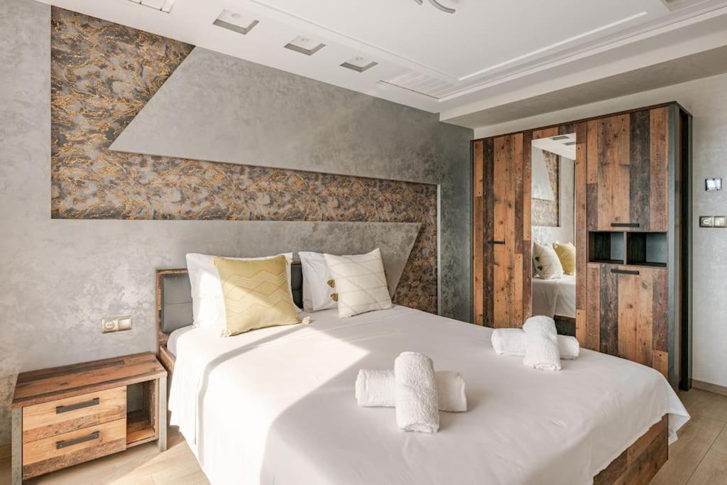 Royale Duplexe Pleine Centre Tanger Apartment Ngoại thất bức ảnh