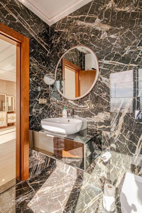 Royale Duplexe Pleine Centre Tanger Apartment Ngoại thất bức ảnh
