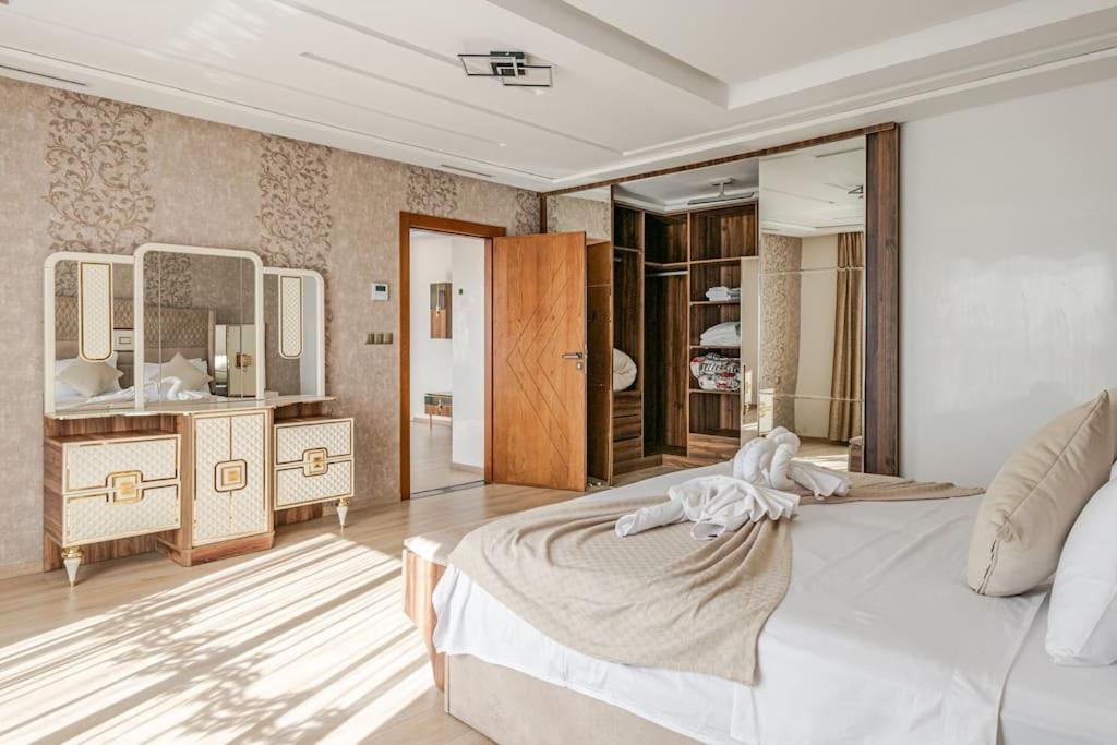 Royale Duplexe Pleine Centre Tanger Apartment Ngoại thất bức ảnh