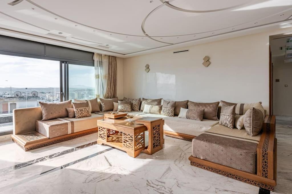 Royale Duplexe Pleine Centre Tanger Apartment Ngoại thất bức ảnh